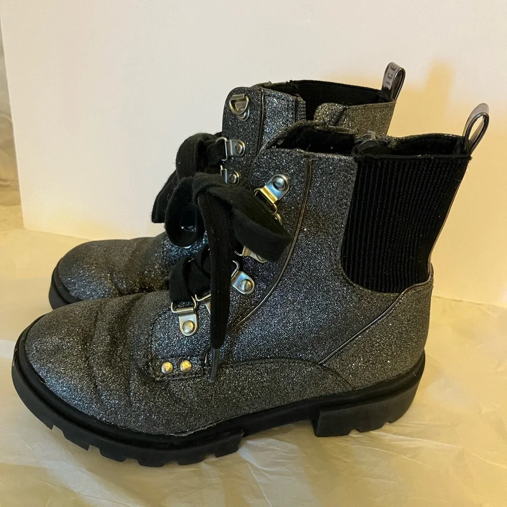 JUSTICE YOUTH SIZE‎ 1 GIRLS SLIVER GLITTER LACE UP ZIP ANKLE BOOT